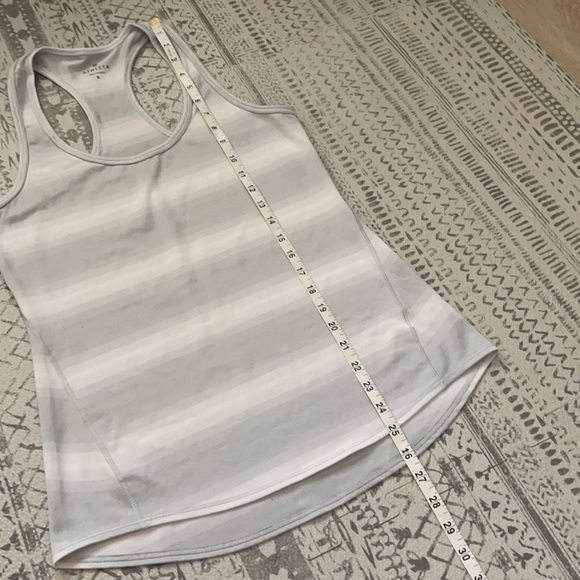 Athleta chi ombré tank top‎ white/grays - Picture 3 of 7
